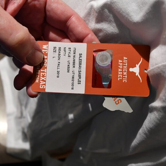 UT Austin TEXAS LONGHORNS White Men's long Sleeve Large New With Sample Tag - Picture 3 of 6